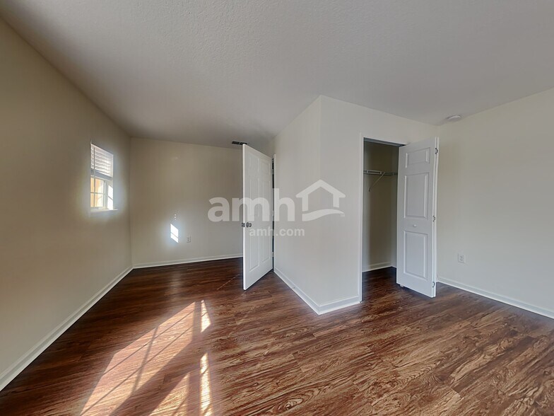 Building Photo - 75050 Ravenwood Dr