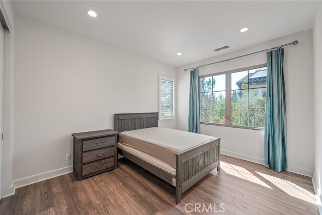 Building Photo - 77 English Saddle