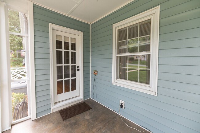Building Photo - Lovely, Updated 3-Bedroom, 1-Bath Home in Greensboro w/ Fenced Yard