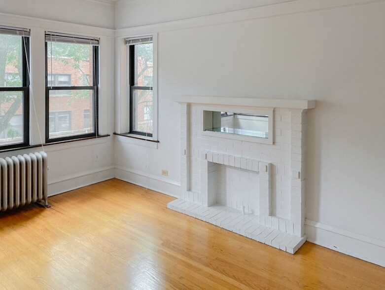 Building Photo - 1410 W Cornelia Ave