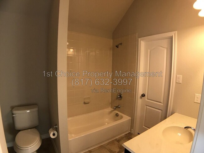 Building Photo - 5913 Richmond Dr