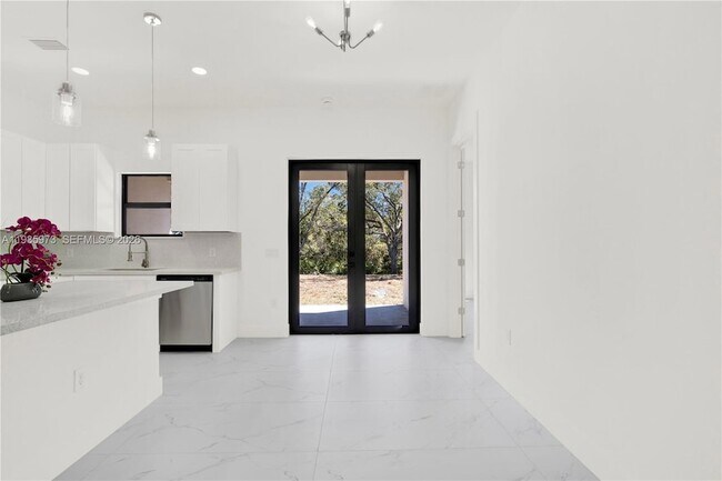 Building Photo - 68 Organ St