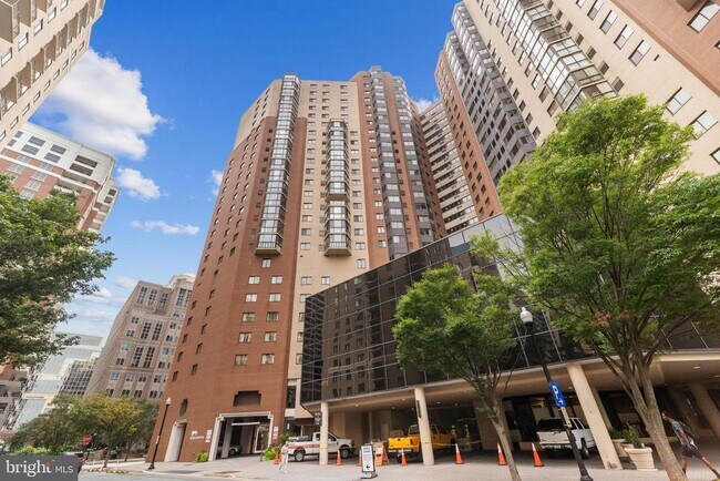 Building Photo - 900 N Stafford St