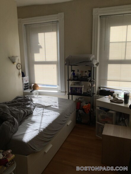 Building Photo - 6 Symphony Rd