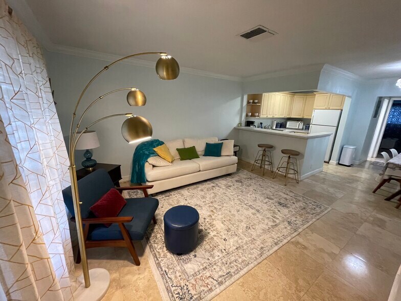 Building Photo - 3215 NE 15th St