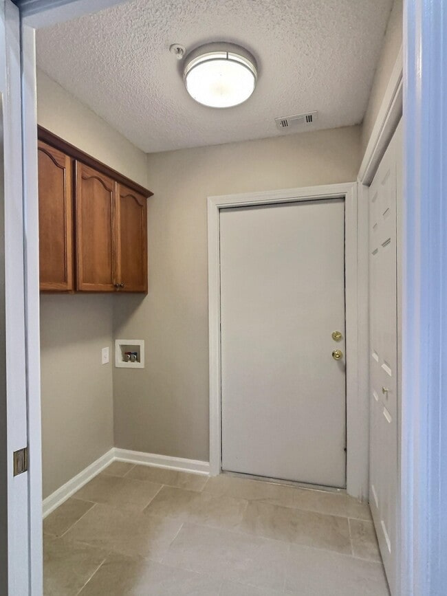Building Photo - 1125 Oak Timber Cir