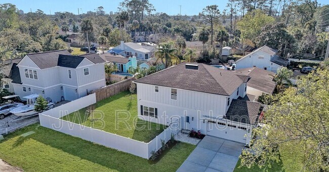 Building Photo - 1328 6th Ave N