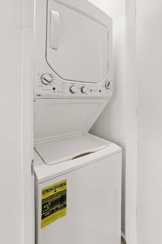 Building Photo - 1437 S State St