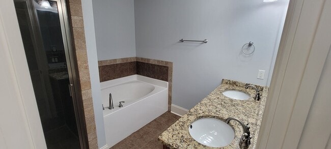 Building Photo - Stunning 4-Bedroom, 3.5-bath Home in the P...