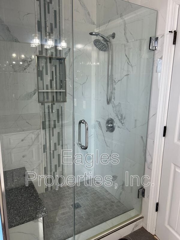 Building Photo - 304 Glenn Laurel Dr