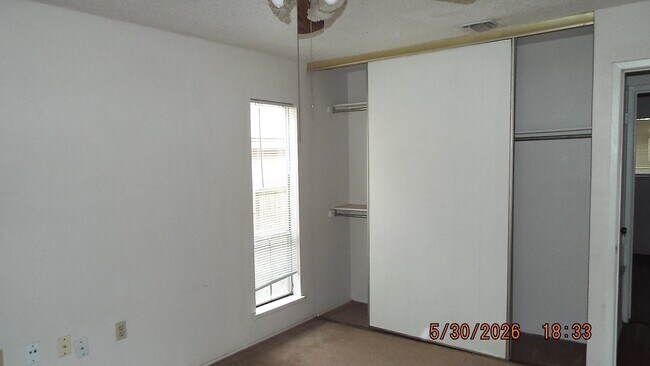Building Photo - 7810 Lazy Forest Dr