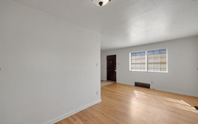 Building Photo - 1218 Iron St