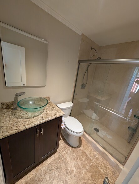 Building Photo - 1855 Diamond St