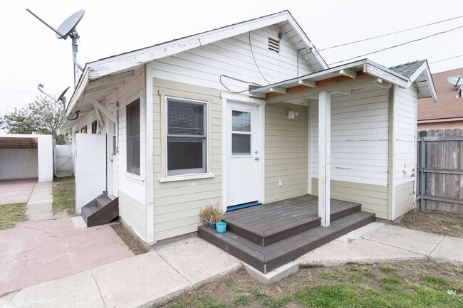 Building Photo - Charming 3 bedroom 1 bath home!