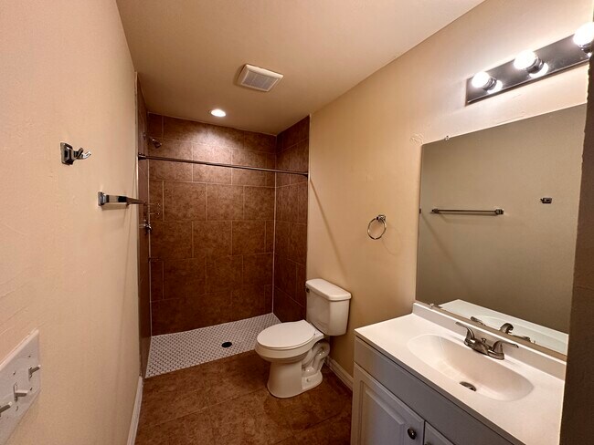 Building Photo - 146 SW 47th Terrace