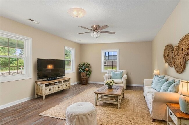 Building Photo - 604 Kiwanis Ave