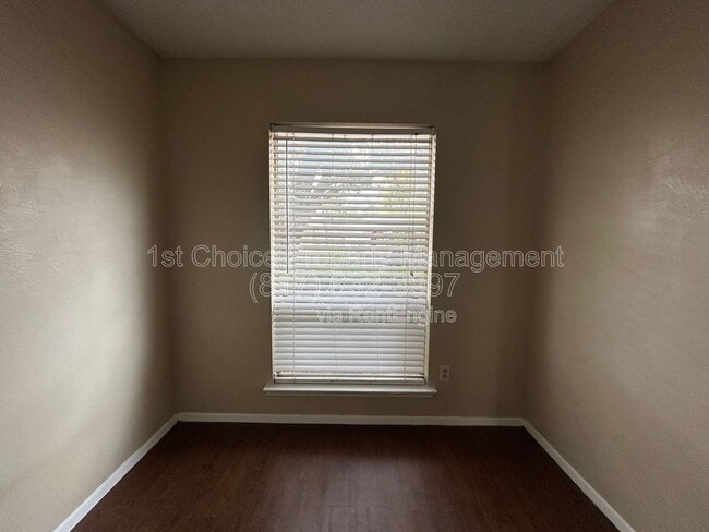 Building Photo - 2212 Viewtop Ln