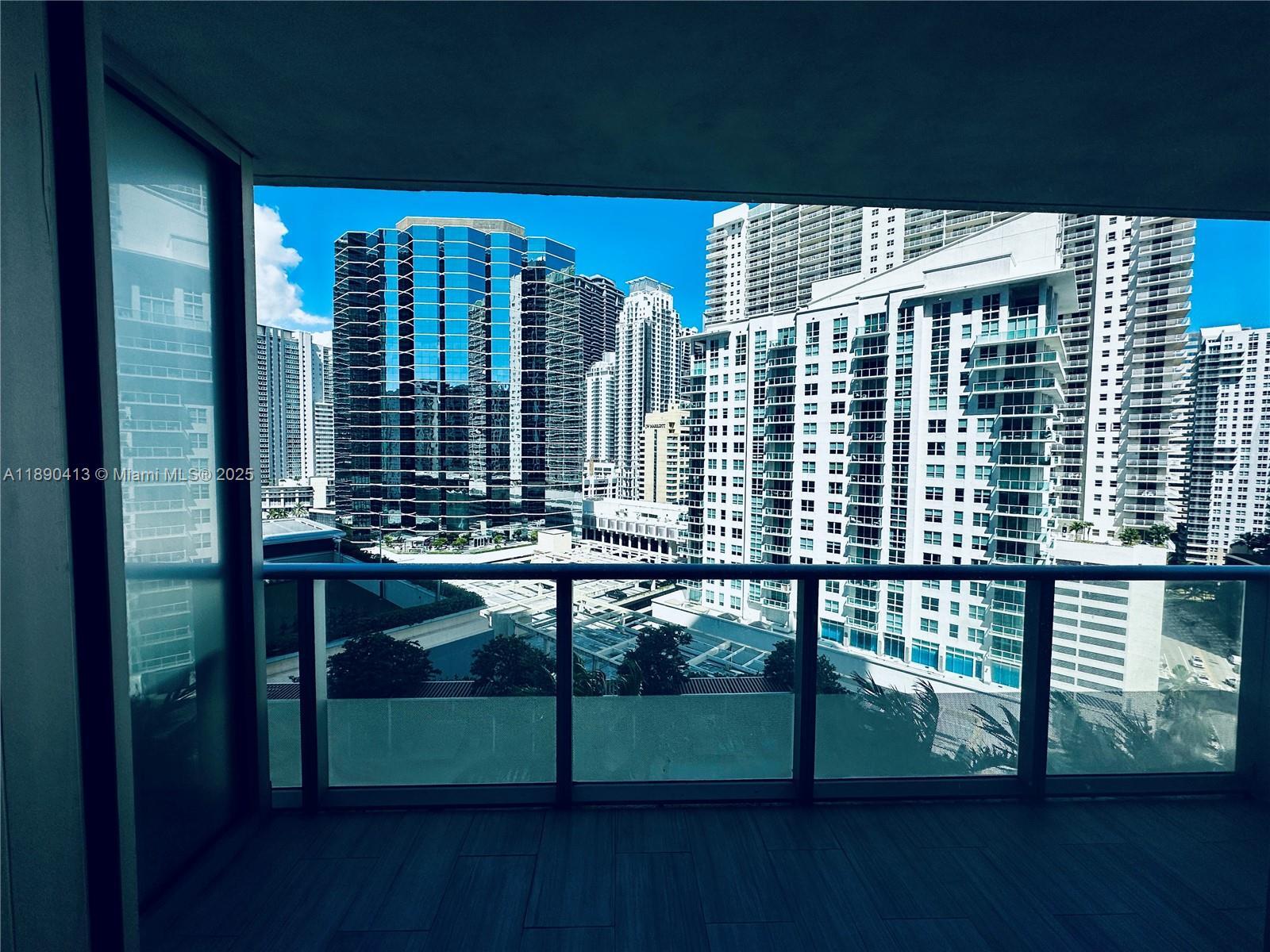 Building Photo - 1300 Brickell Bay Dr