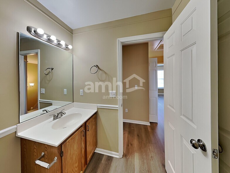 Building Photo - 931 Balsam Wood Ln