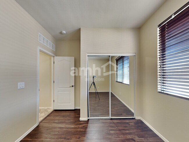Building Photo - 7307 S 73rd Dr