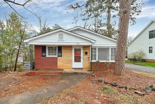 Primary Photo - Charming 2BD/1BA Duplex