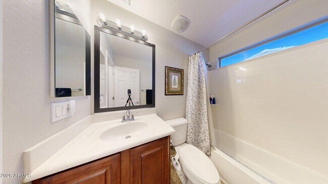 Building Photo - 3272 E Meadowview Dr