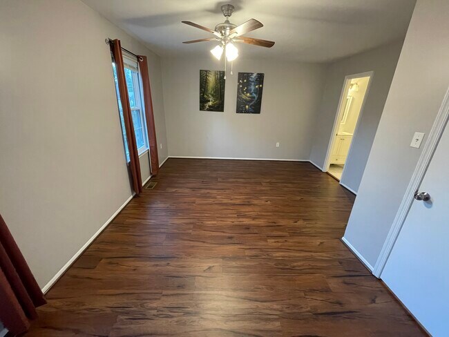 Building Photo - 15039 Cherrywood Dr