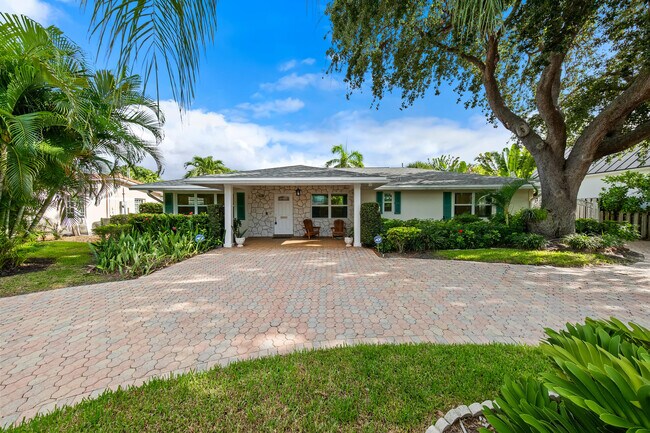 Building Photo - 129 Alhambra Pl