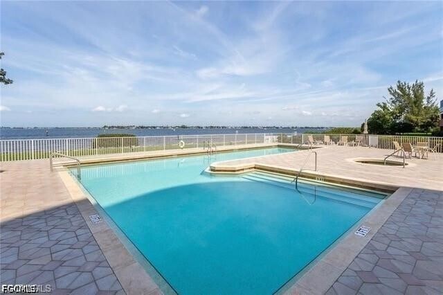 Building Photo - 14250 Royal Harbour Ct