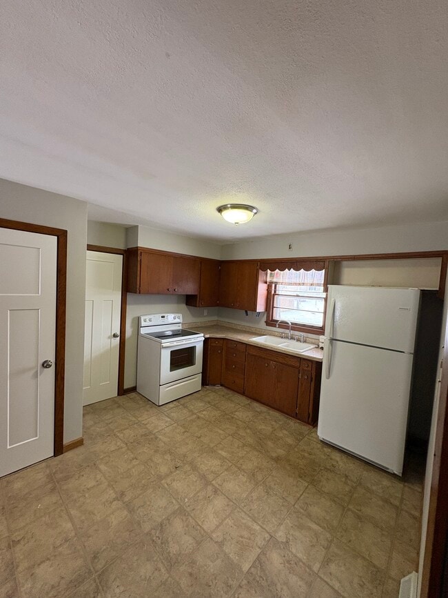 Building Photo - 1502 Edina Ave