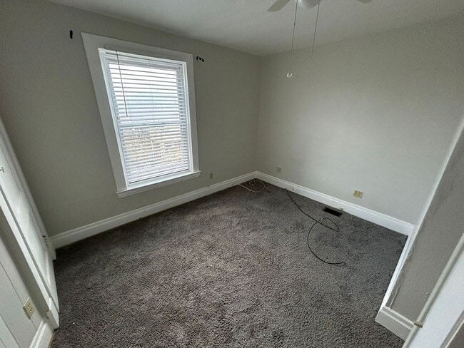 Building Photo - Newly Renovated 2 Bedroom 1.5 Bath in Dorm...