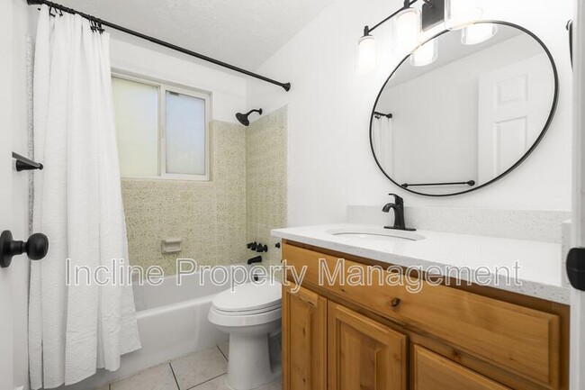 Building Photo - 10551 Violet Dr