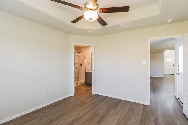 Building Photo - 5620 Poinsettia Pl