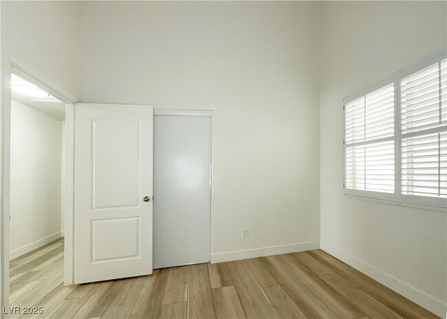 Building Photo - 1738 Navarre Ln