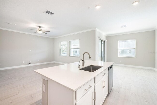 Building Photo - 7706 S Shamrock Rd
