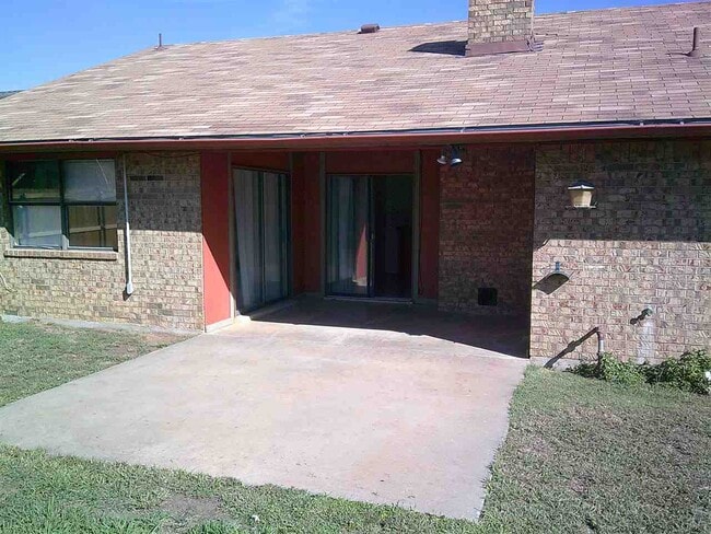 Building Photo - 6812 NW Willow Creek Dr