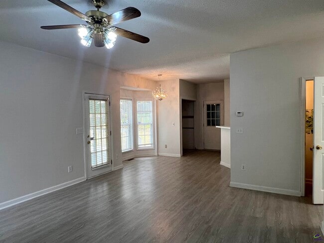 Building Photo - 282 Northridge Dr