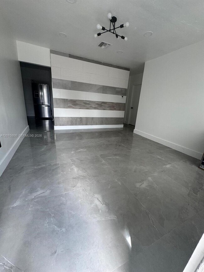 Building Photo - 833 NW 75th St