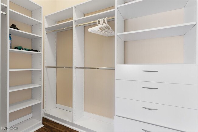 Building Photo - 905 Buffwood Ave