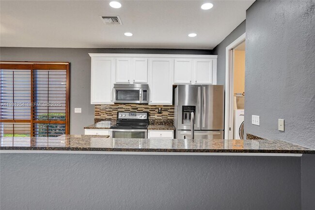 Building Photo - 2057 SE Avon Park Dr