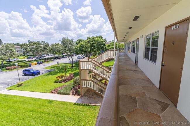 Building Photo - 158 Mansfield D