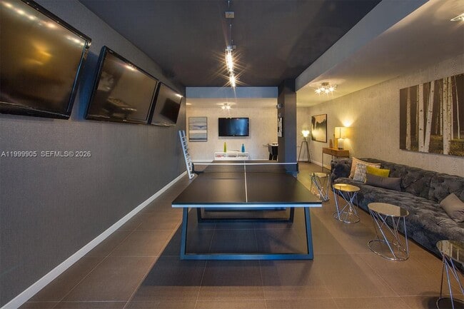 Building Photo - 2100 Park Ave