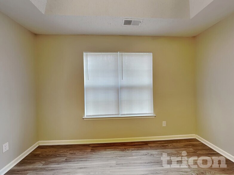 Building Photo - 5050 Elizabeth Rd