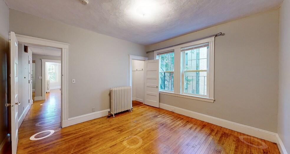 Building Photo - 8A Forest St