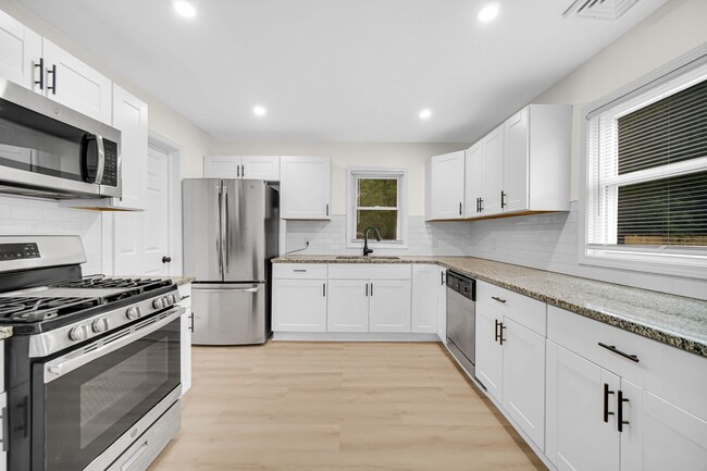 Building Photo - 3 Bedroom 1 Bathroom House for Rent!