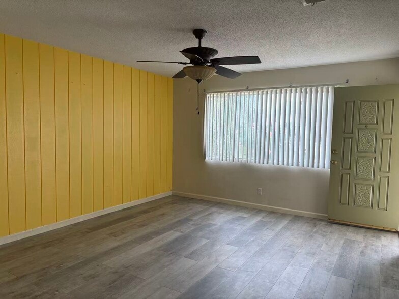 Building Photo - 842 W Alamos Ave