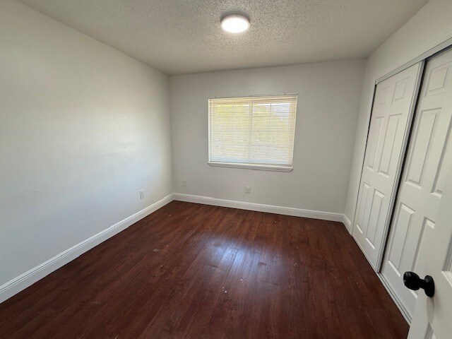 Building Photo - 137 Garden Dr