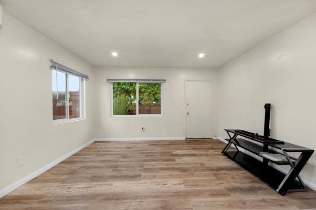 Building Photo - Beautiful newly renovated home available n...