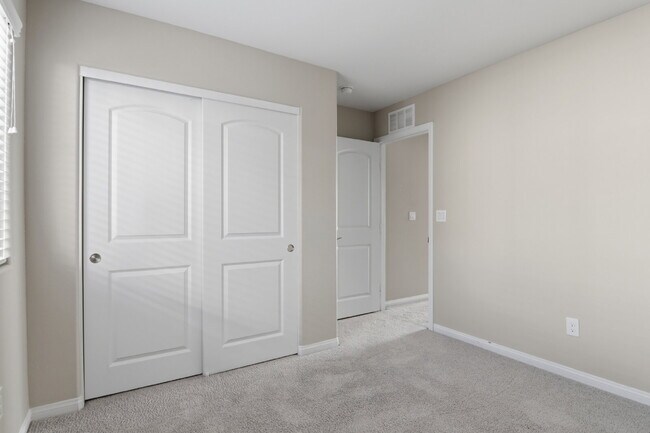 Building Photo - 3158 Molinos Dr