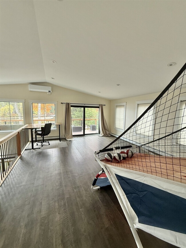 Building Photo - 304 NW River Rd